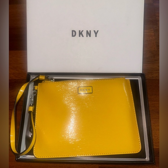 DKNY GIGI WRISTLET YELLOW - NWT - Picture 3 of 6